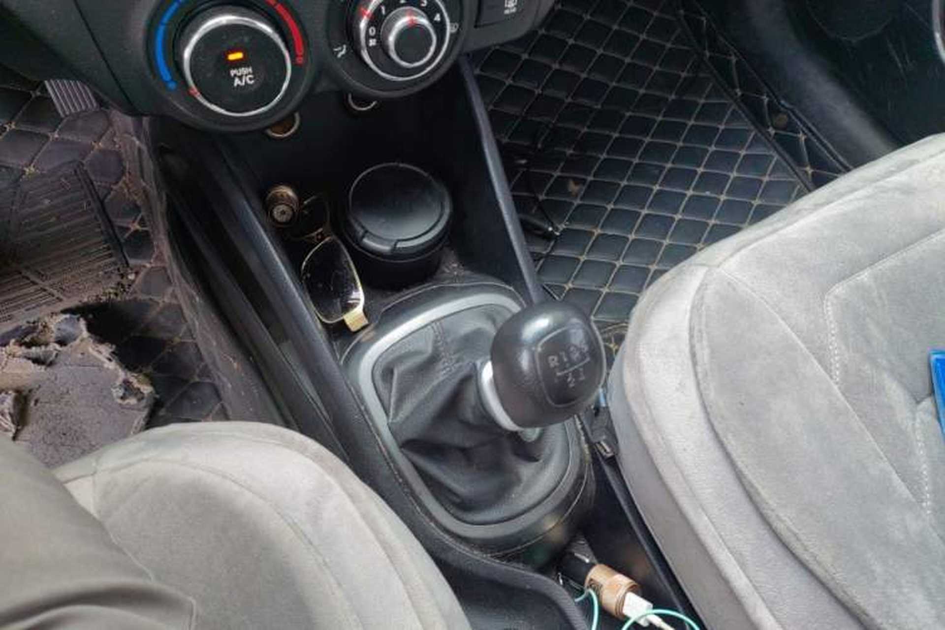 Used Kia K2 2011 Sedan 1.4L Manual Transmission GLS Gear Lever