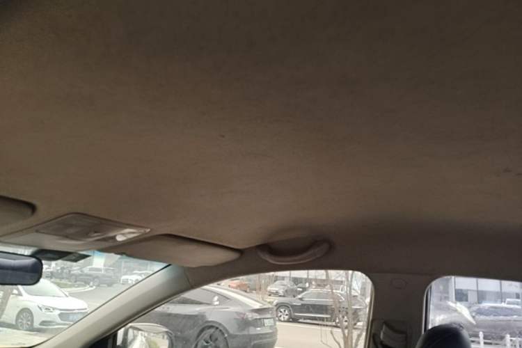 Used Kia K2 2011 Sedan 1.4L Manual Transmission GLS Headliner