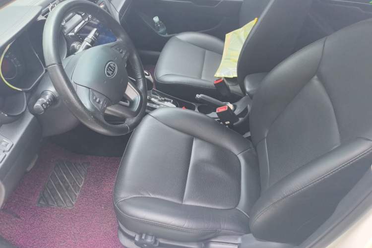 Used Kia K2 2011 Sedan 1.6L Automatic Transmission Premium Left Front Seat