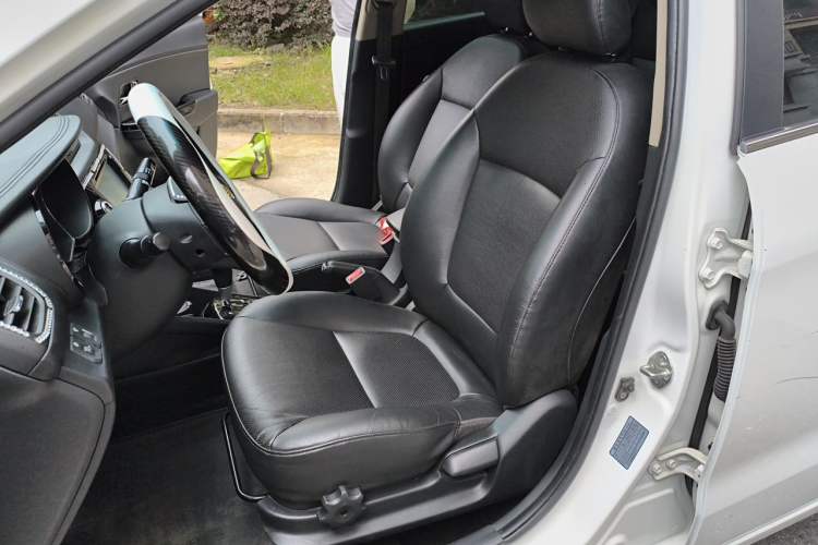 Used Kia K2 2011 Sedan 1.6L Automatic Transmission Premium Left Front Seat