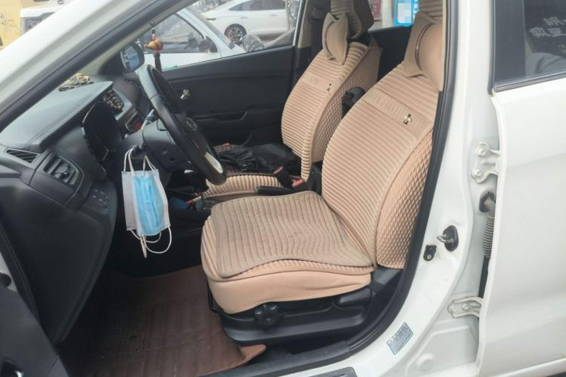 Used Kia K2 2011 Sedan 1.6L Automatic Transmission Premium Left Front Seat