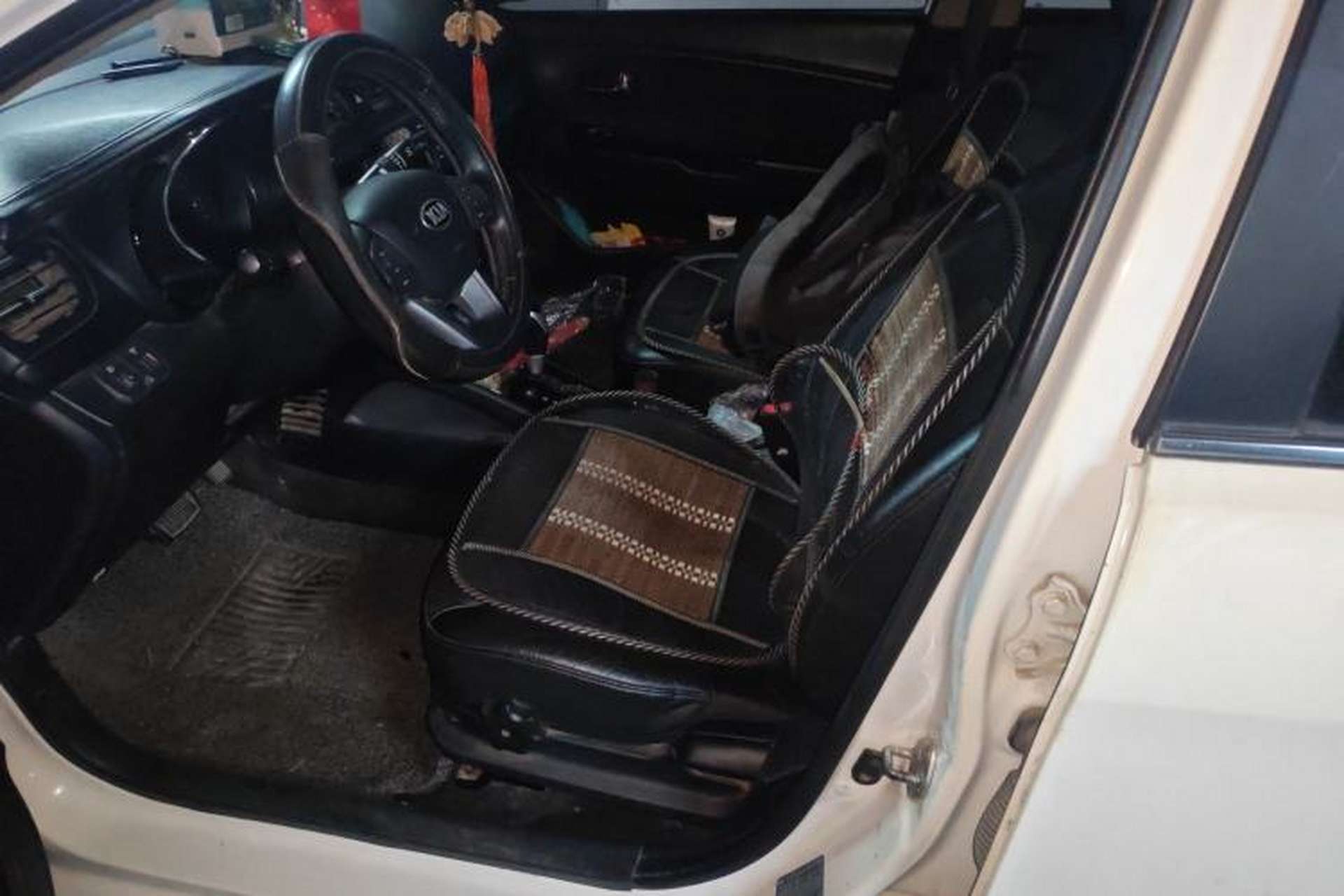 Used Kia K2 2011 Sedan 1.6L Automatic Transmission Premium Left Front Seat