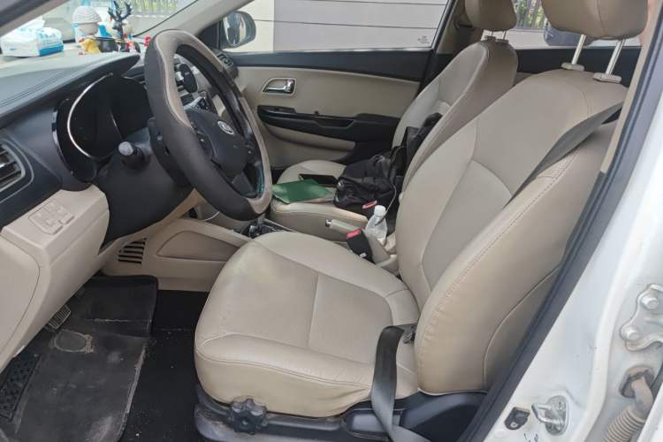 Used Kia K2 2011 Sedan 1.6L Automatic Transmission Premium Left Front Seat