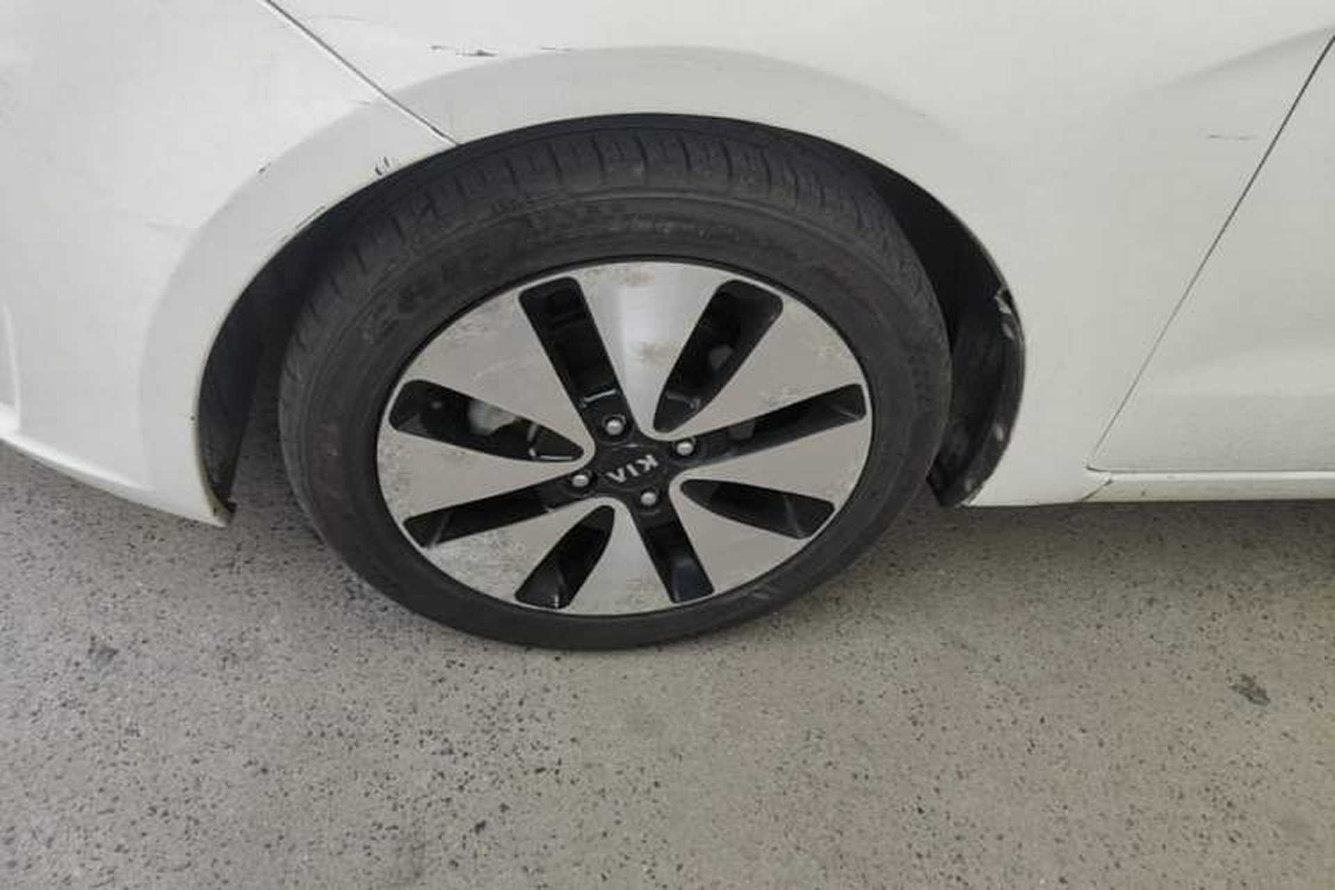 Used Kia K2 2011 Sedan 1.6L Automatic Transmission Premium Left Front Wheel Hub