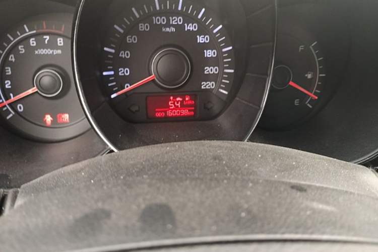 Used Kia K2 2011 Sedan 1.4L Manual Transmission GLS Odometer Close Up