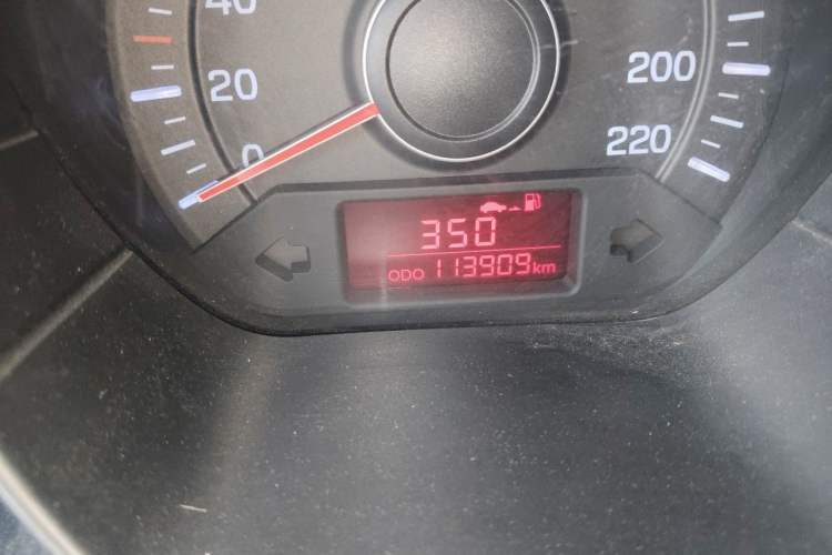 Used Kia K2 2011 Sedan 1.4L Manual Transmission GLS Odometer Close Up