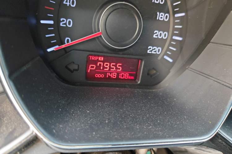Used Kia K2 2011 Sedan 1.4L Automatic GLS Odometer Close Up