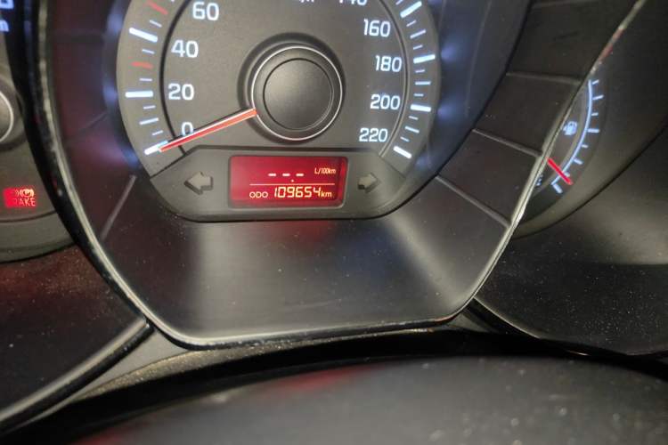 Used Kia K2 2011 Sedan 1.4L Manual Transmission GLS Odometer Close Up