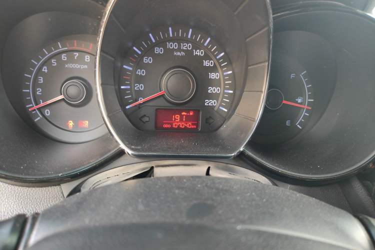 Used Kia K2 2011 Sedan 1.4L Manual Transmission GLS Odometer Close Up