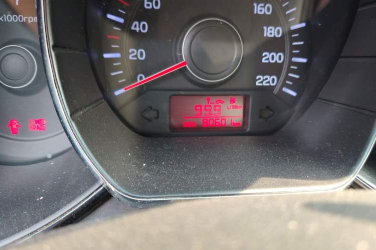 Used Kia K2 2011 Sedan 1.4L Manual Transmission GLS Odometer Close Up