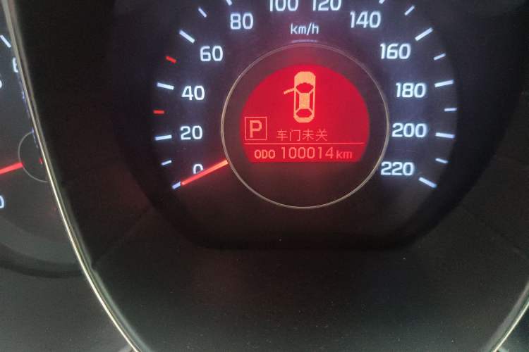 Used Kia K2 2011 Sedan 1.6L Automatic Transmission Premium Odometer Close Up
