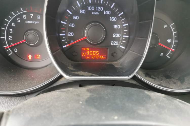 Used Kia K2 2011 Sedan 1.4L Automatic GLS Odometer Close Up