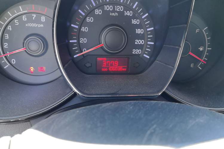 Used Kia K2 2011 Sedan 1.4L Manual Transmission GLS Odometer Close Up