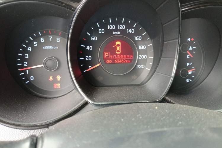 Used Kia K2 2011 Sedan 1.6L Automatic Transmission Premium Odometer Close Up