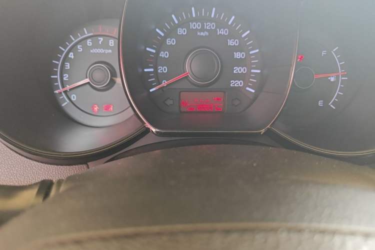 Used Kia K2 2011 Sedan 1.4L Automatic GLS Odometer Close Up