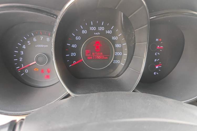 Used Kia K2 2011 Sedan 1.6L Automatic Transmission Premium Odometer Close Up