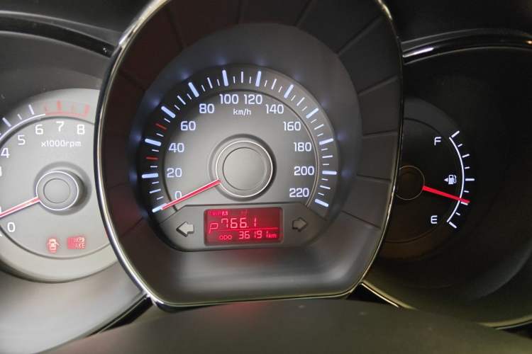 Used Kia K2 2011 Sedan 1.4L Automatic GLS Odometer Close Up