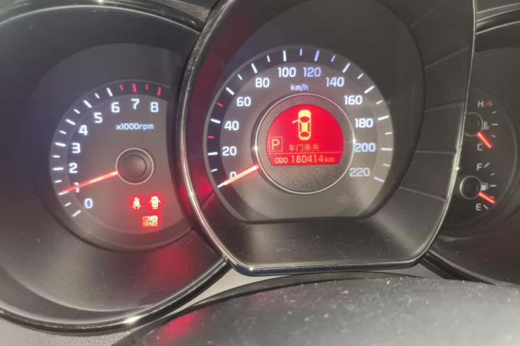 Used Kia K2 2011 Sedan 1.6L Automatic Transmission Premium Odometer Close Up