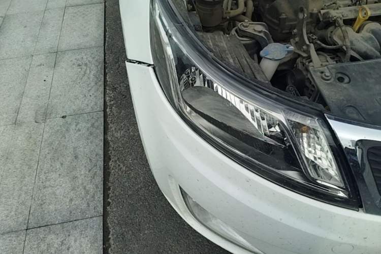 Used Kia K2 2011 Sedan 1.4L Manual Transmission GLS Right Front Headlight