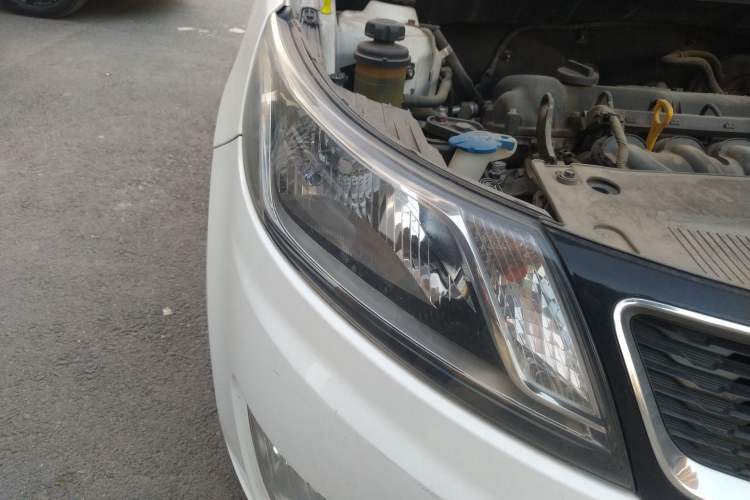 Used Kia K2 2011 Sedan 1.4L Automatic Top-Trim Right Front Headlight