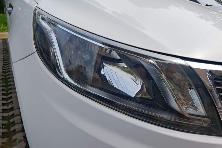 Used Kia K2 2011 Sedan 1.4L Automatic GLS Right Front Headlight