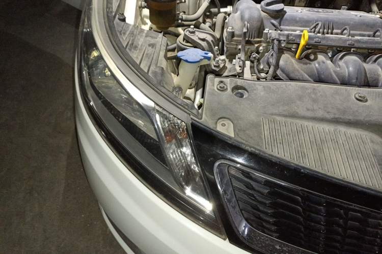 Used Kia K2 2011 Sedan 1.4L Manual Transmission GLS Right Front Headlight