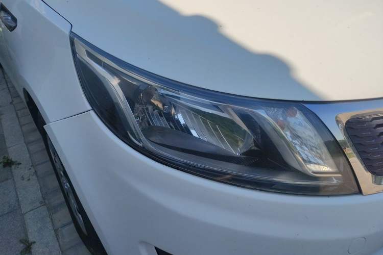 Used Kia K2 2011 Sedan 1.4L Automatic GLS Right Front Headlight