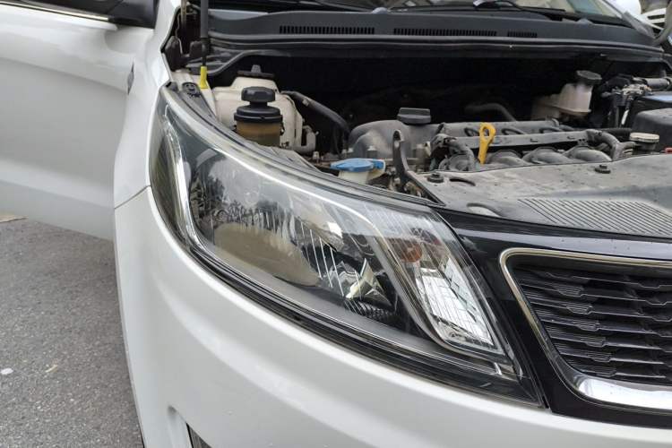 Used Kia K2 2011 Sedan 1.6L Automatic Transmission Premium Right Front Headlight