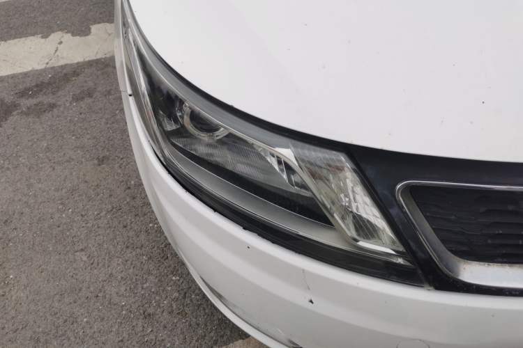 Used Kia K2 2011 Sedan 1.4L Automatic GLS Right Front Headlight