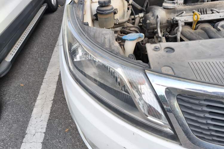 Used Kia K2 2011 Sedan 1.4L Manual Transmission GLS Right Front Headlight