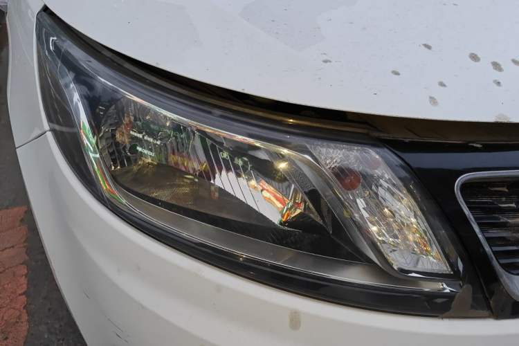 Used Kia K2 2011 Sedan 1.4L Automatic GLS Right Front Headlight