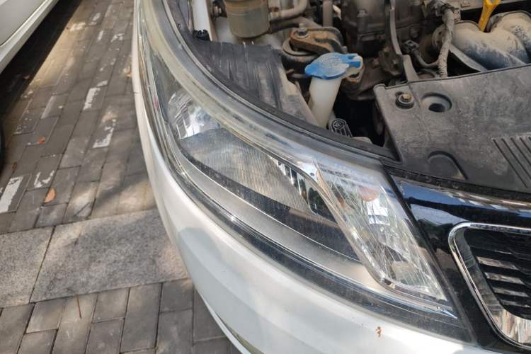 Used Kia K2 2011 Sedan 1.4L Automatic GLS Right Front Headlight