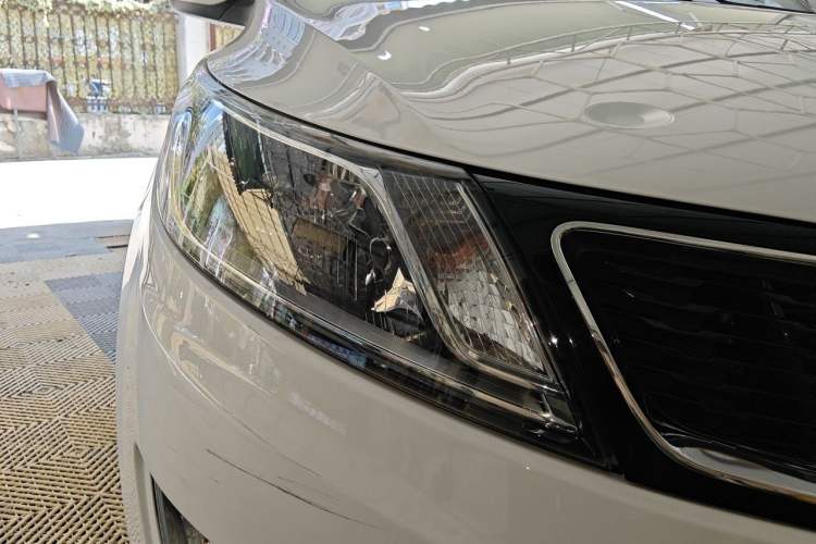 Used Kia K2 2011 Sedan 1.4L Automatic GLS Right Front Headlight