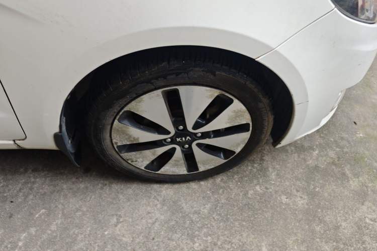 Used Kia K2 2011 Sedan 1.6L Automatic Transmission Premium Right Front Wheel Hub