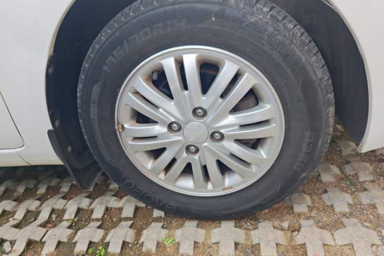 Used Kia K2 2011 Sedan 1.4L Automatic GLS Right Front Wheel Hub