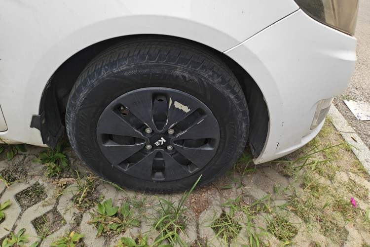 Used Kia K2 2011 Sedan 1.4L Automatic GLS Right Front Wheel Hub