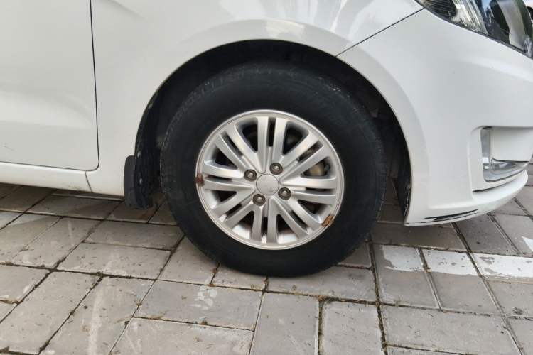 Used Kia K2 2011 Sedan 1.4L Manual Transmission GLS Right Front Wheel Hub