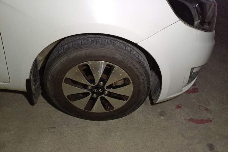 Used Kia K2 2011 Sedan 1.4L Manual Transmission GLS Right Front Wheel Hub