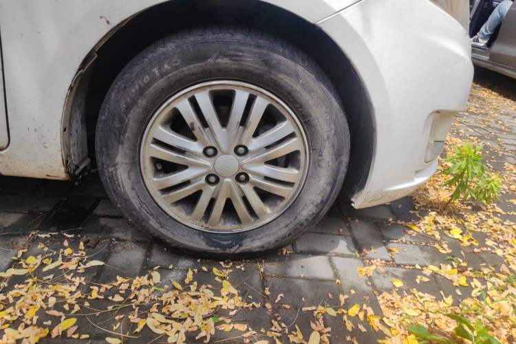 Used Kia K2 2011 Sedan 1.4L Automatic GLS Right Front Wheel Hub