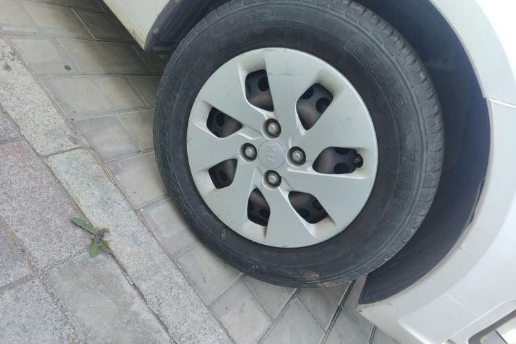Used Kia K2 2011 Sedan 1.4L Automatic GLS Right Front Wheel Hub