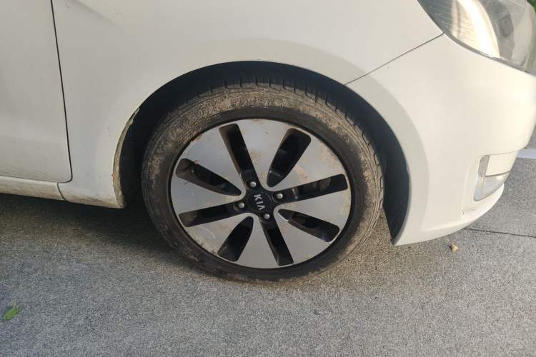 Used Kia K2 2011 Sedan 1.6L Automatic Transmission Premium Right Front Wheel Hub