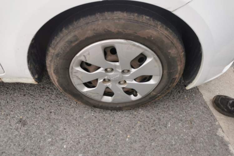 Used Kia K2 2011 Sedan 1.4L Automatic GLS Right Front Wheel Hub