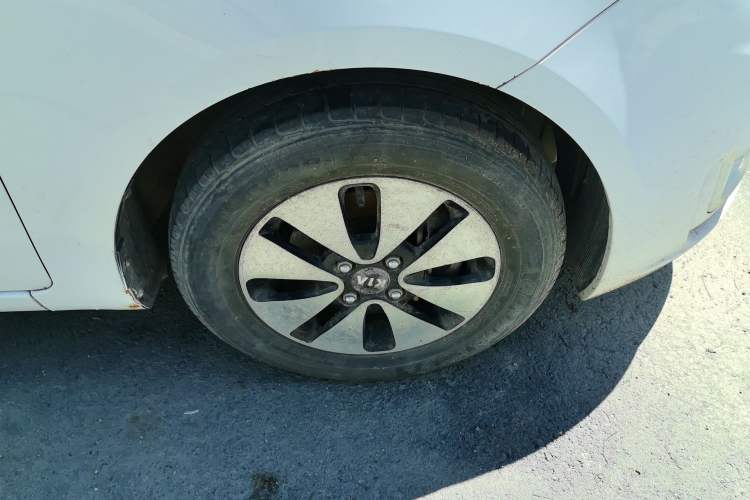 Used Kia K2 2011 Sedan 1.4L Manual Transmission GLS Right Front Wheel Hub
