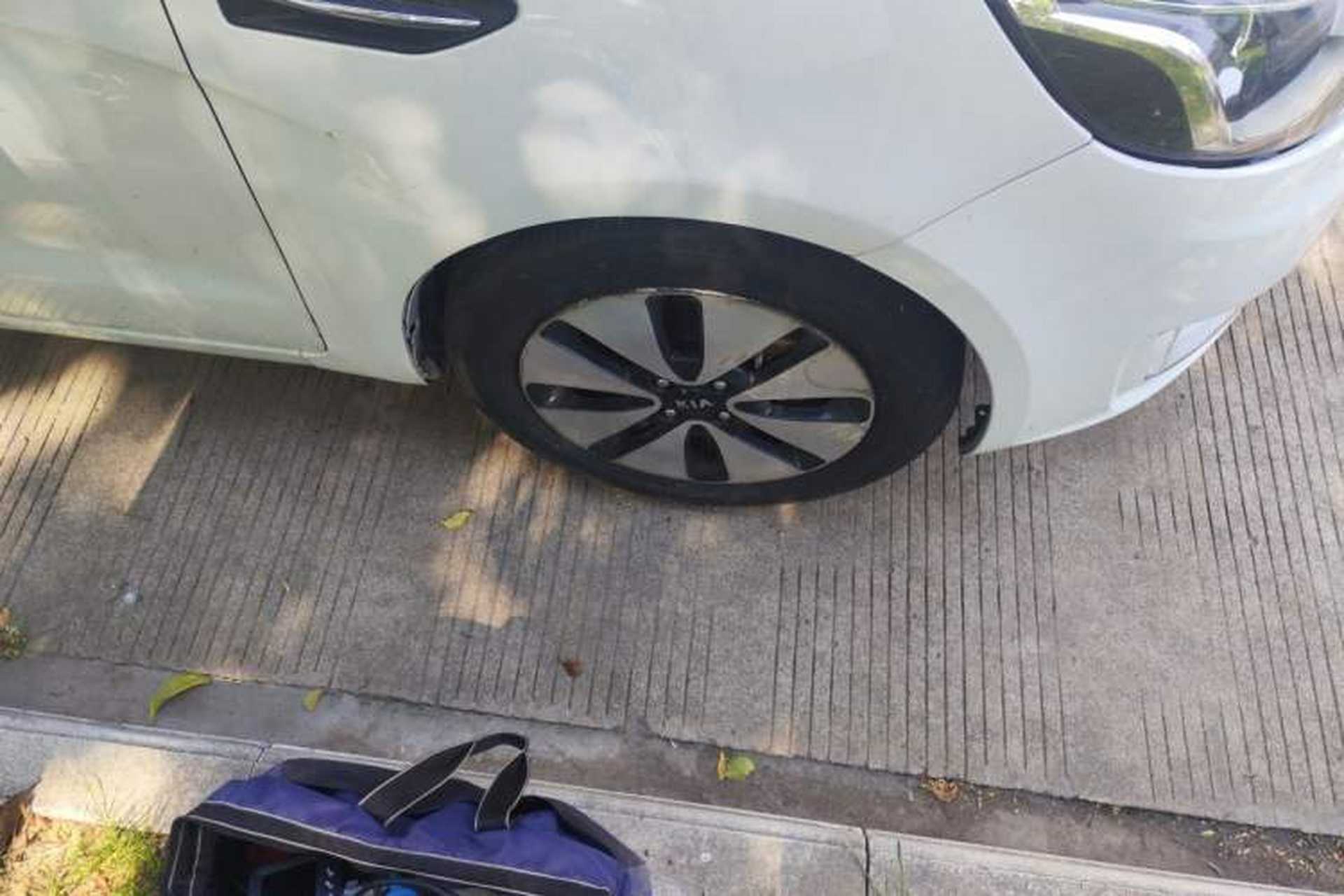 Used Kia K2 2011 Sedan 1.6L Automatic Transmission Premium Right Front Wheel Hub