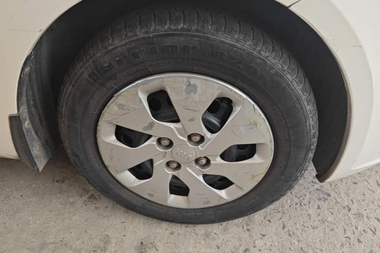 Used Kia K2 2011 Sedan 1.4L Automatic GLS Right Front Wheel Hub