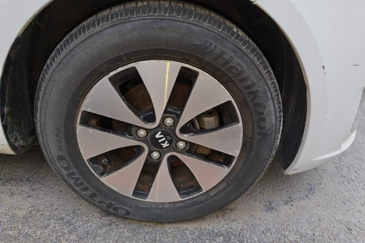 Used Kia K2 2011 Sedan 1.4L Automatic GLS Right Front Wheel Hub