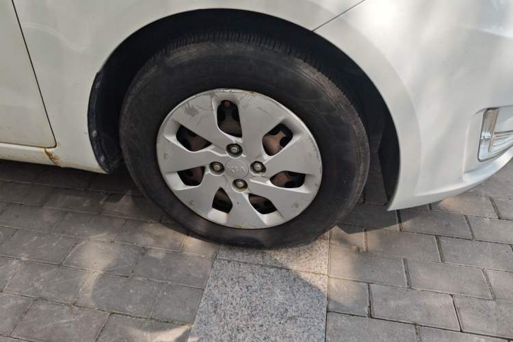 Used Kia K2 2011 Sedan 1.4L Automatic GLS Right Front Wheel Hub