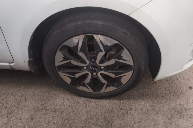 Used Kia K2 2011 Sedan 1.6L Automatic Transmission Premium Right Front Wheel Hub