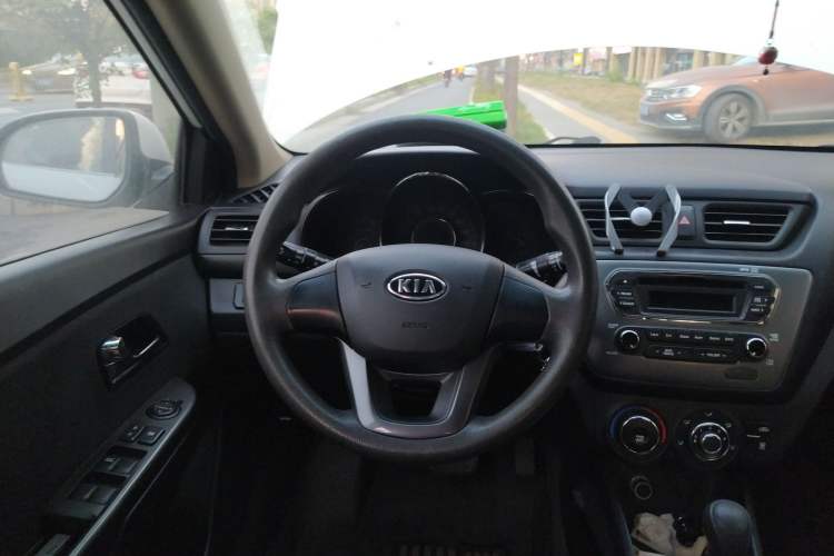 Used Kia K2 2011 Sedan 1.4L Automatic Top-Trim Steering Wheel