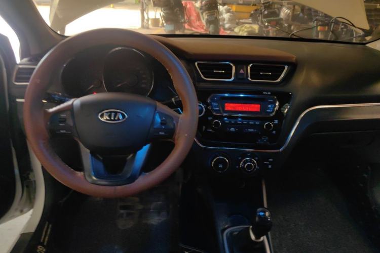 Used Kia K2 2011 Sedan 1.4L Manual Transmission GLS Steering Wheel